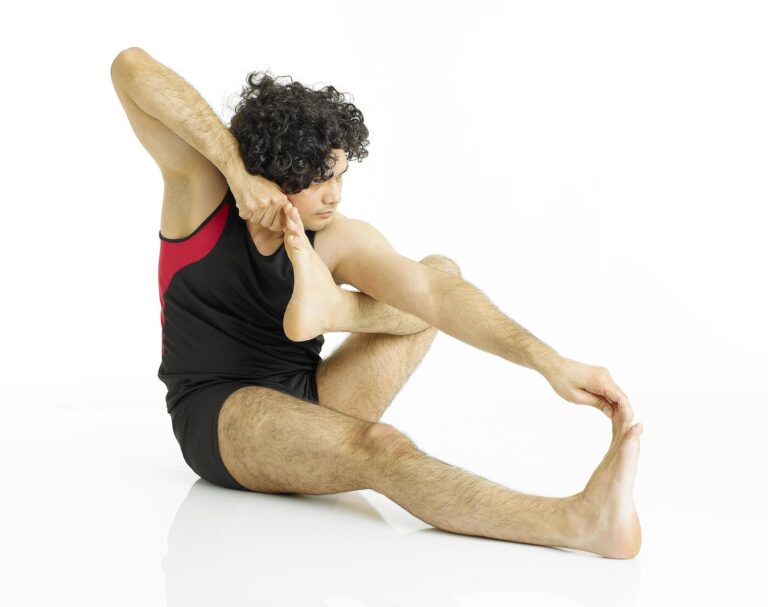 Akarna Dhanurasana