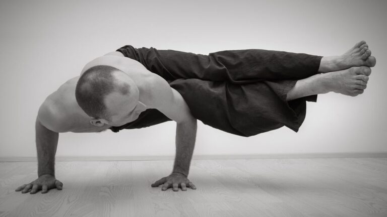 Astavakrasana