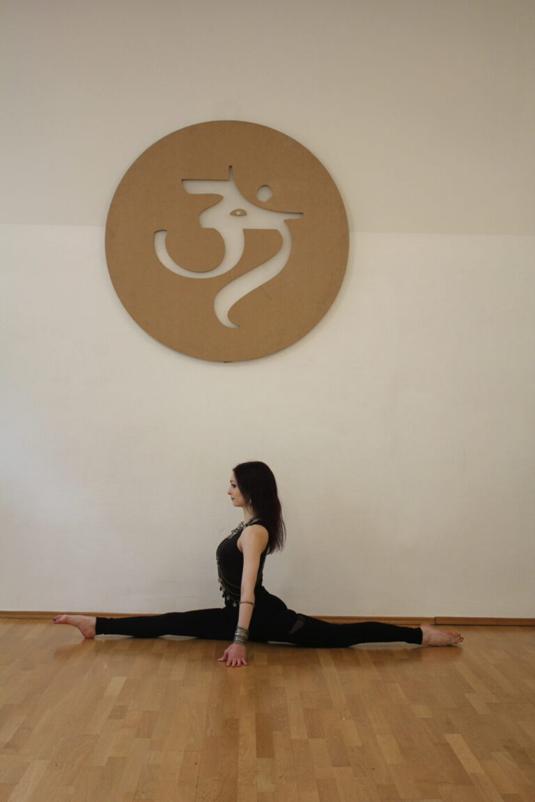 Hanumanasana