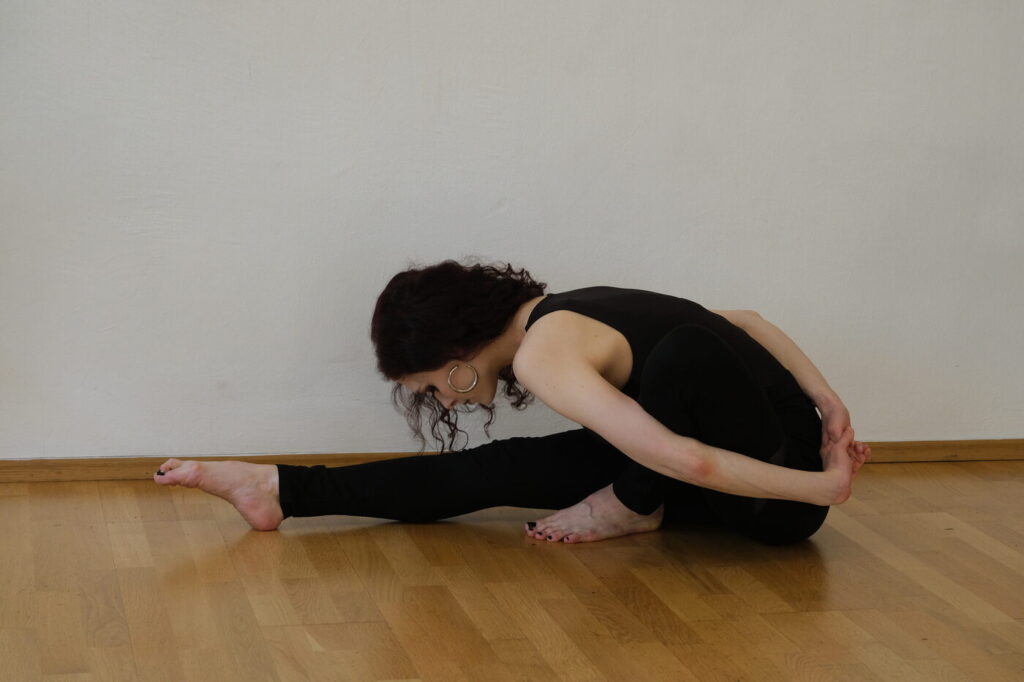 Janu Sirsasana – Kopf-zum-Knie-Haltung