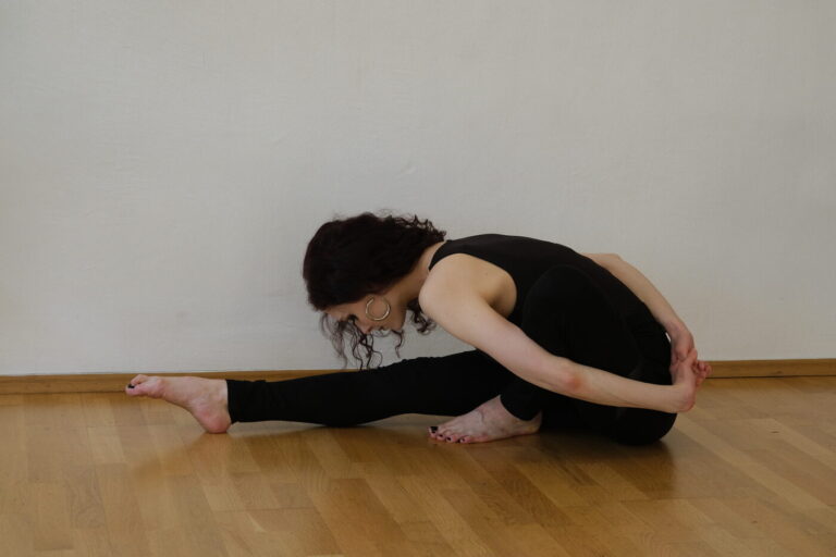 Janu Sirsasana