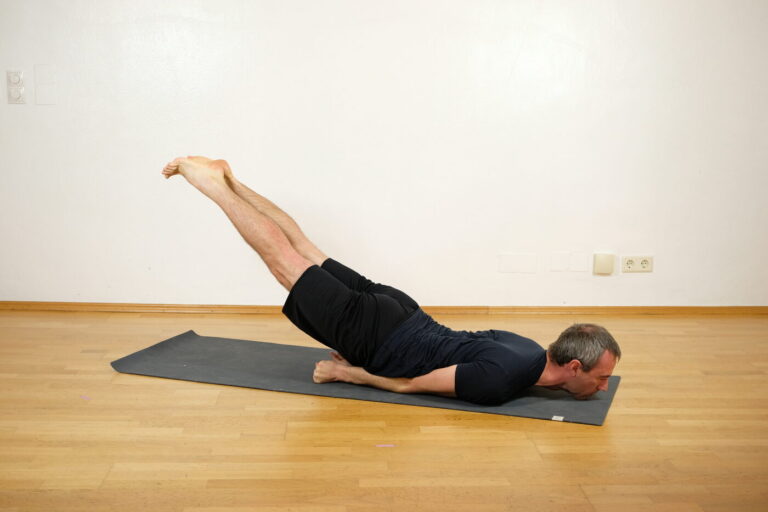 Salabhasana
